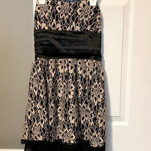 Strapless short lace dress